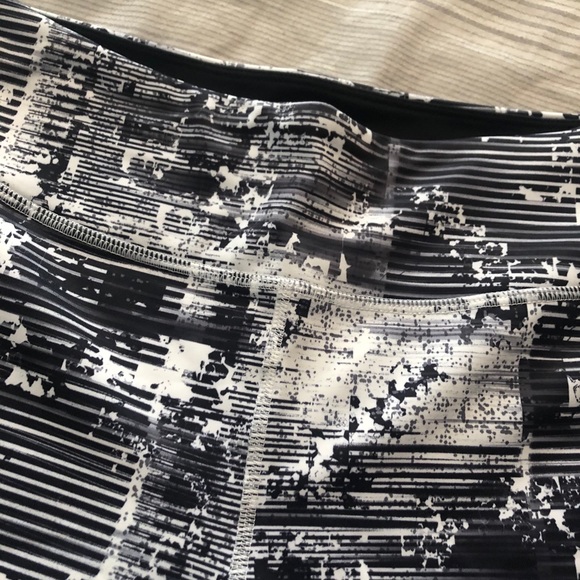 Hydrolix Yoga Shorts - Brand New - Picture 2 of 3